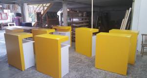 Desk Fastweb in legno laccato su misura